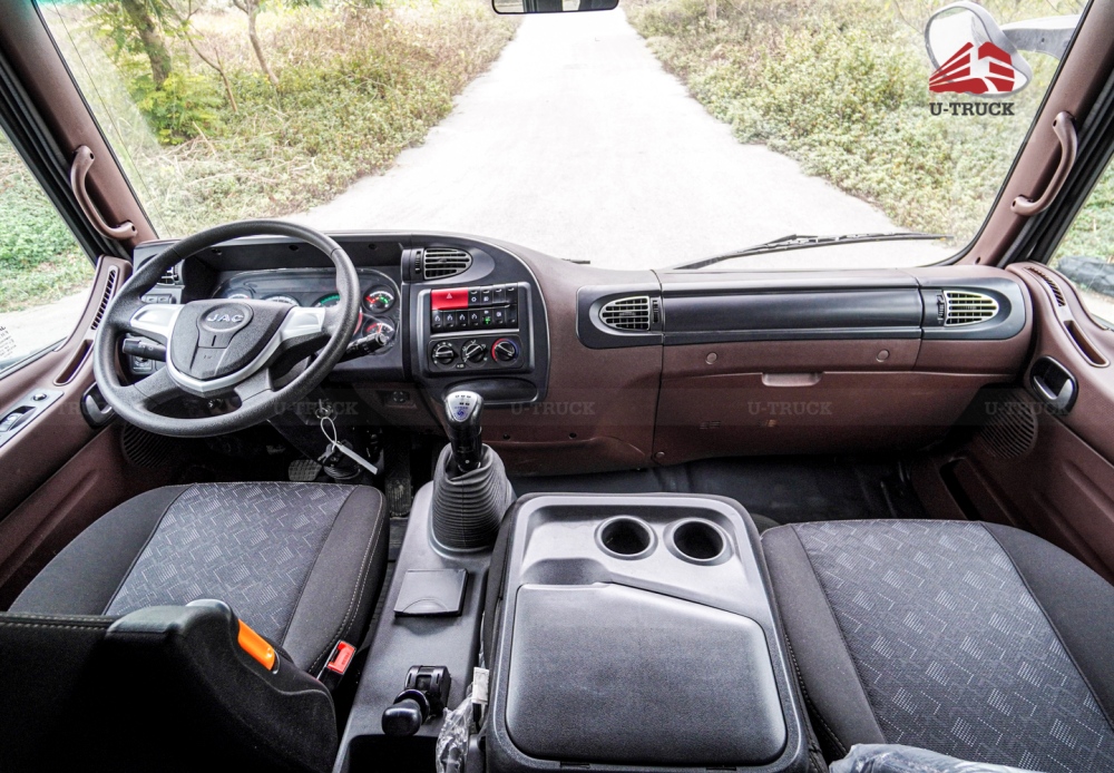 Xe tải JAC A5 4X2 thùng công nhập khẩu 1CH 10M