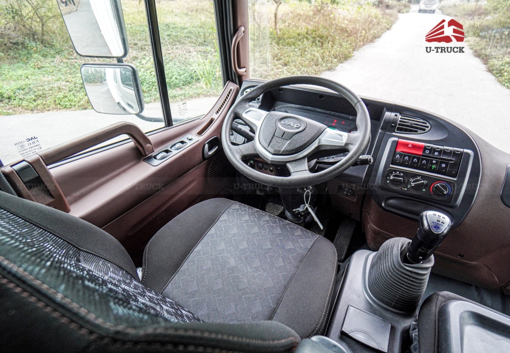 Xe tải JAC A5 4X2 thùng công nhập khẩu 1CH 10M