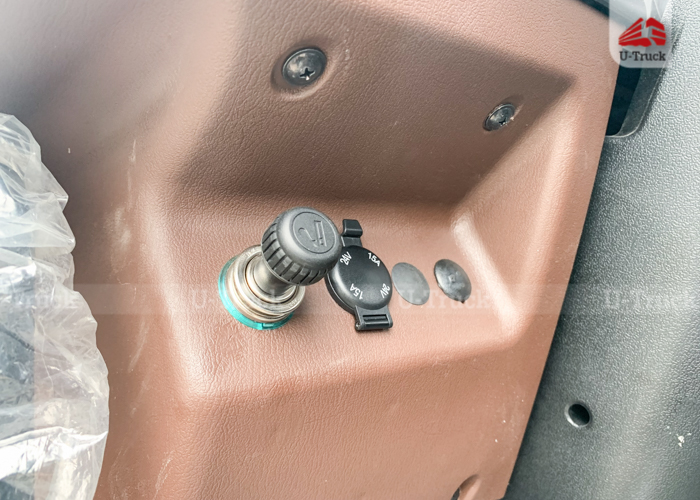 Xe tải JAC A5 6×2 khung mui 9m7