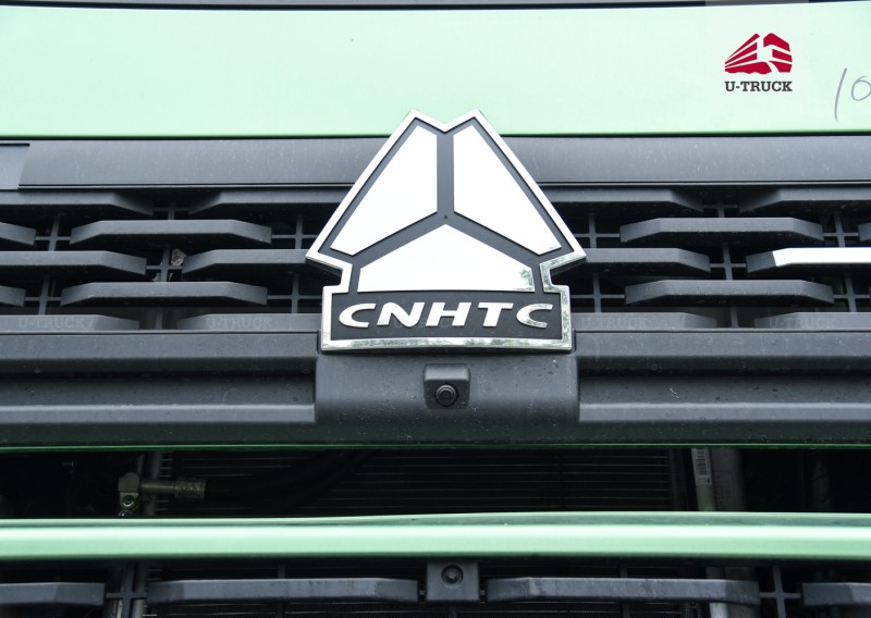 Xe đầu kéo HOWO V7X 440 cầu láp