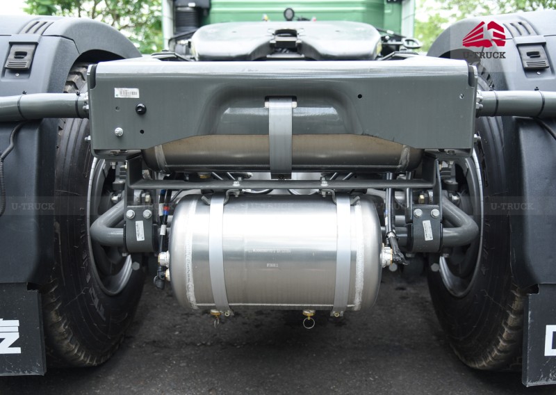 Xe đầu kéo HOWO V7X 440 cầu láp