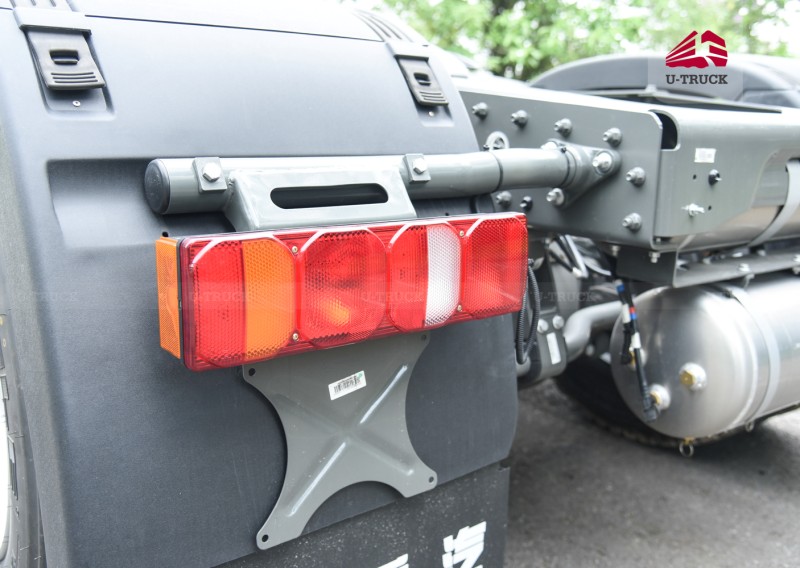 Xe đầu kéo HOWO V7X 440 cầu láp