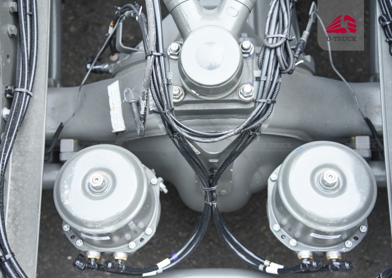 Xe đầu kéo HOWO V7X 440 cầu láp