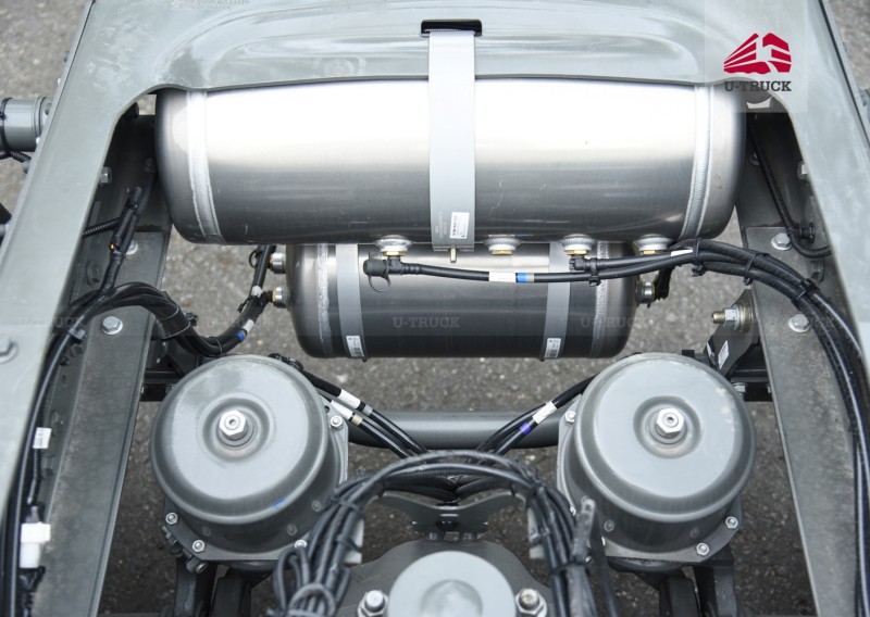 Xe đầu kéo HOWO V7X 440 cầu láp