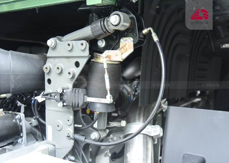 Xe đầu kéo HOWO V7X 440 cầu láp