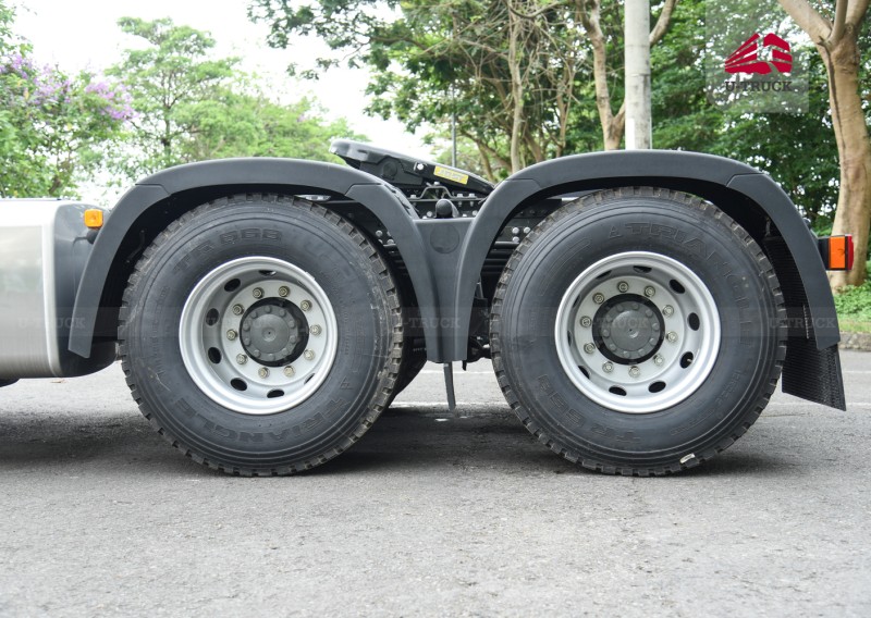 Xe đầu kéo HOWO V7X 440 cầu láp