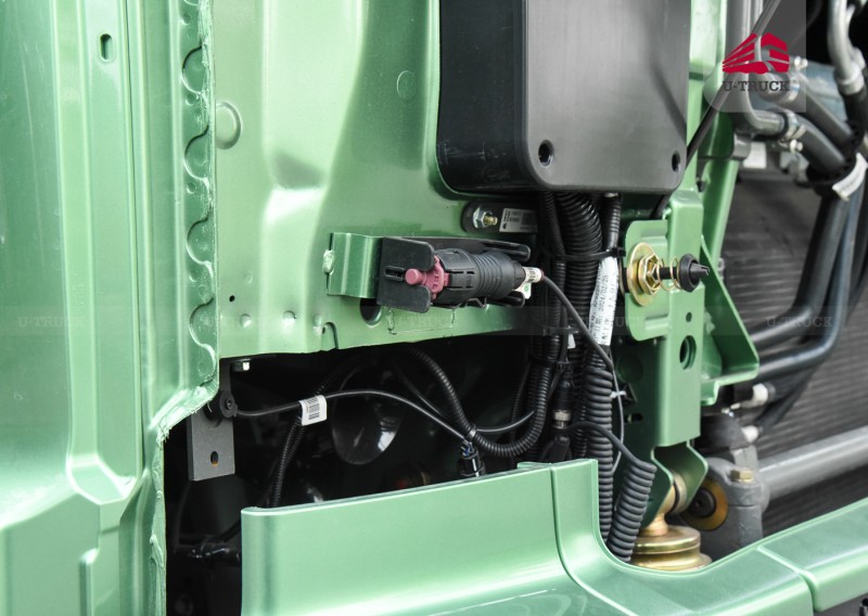 Xe đầu kéo HOWO V7X 440 cầu láp