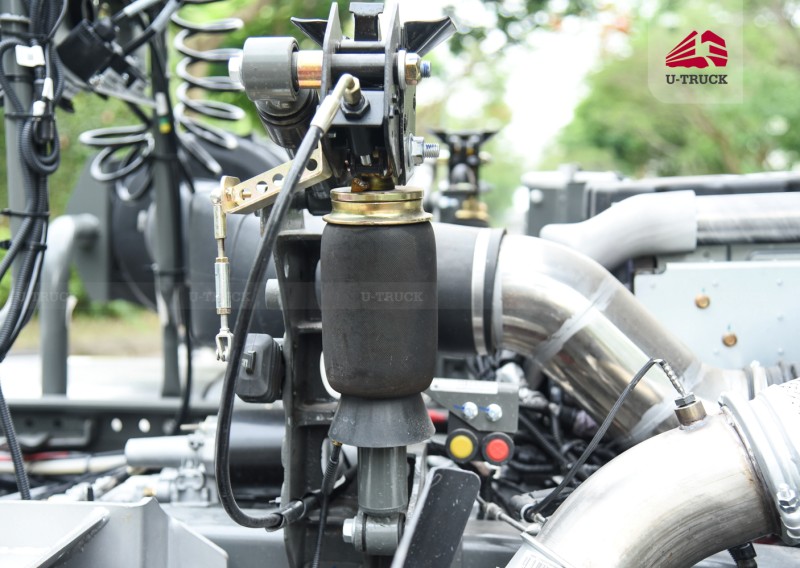 Xe đầu kéo HOWO V7X 440 cầu láp