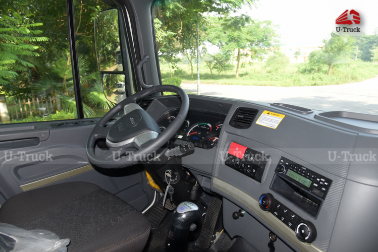 Xe đầu kéo JAC A5 480 cầu láp lốp 12R22.5