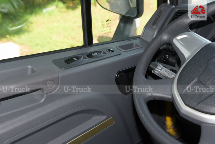 Xe đầu kéo JAC A5 480 cầu láp lốp 12R22.5