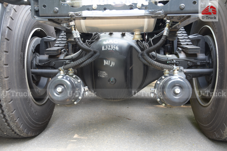 Xe đầu kéo JAC A5 480 cầu láp lốp 12R22.5