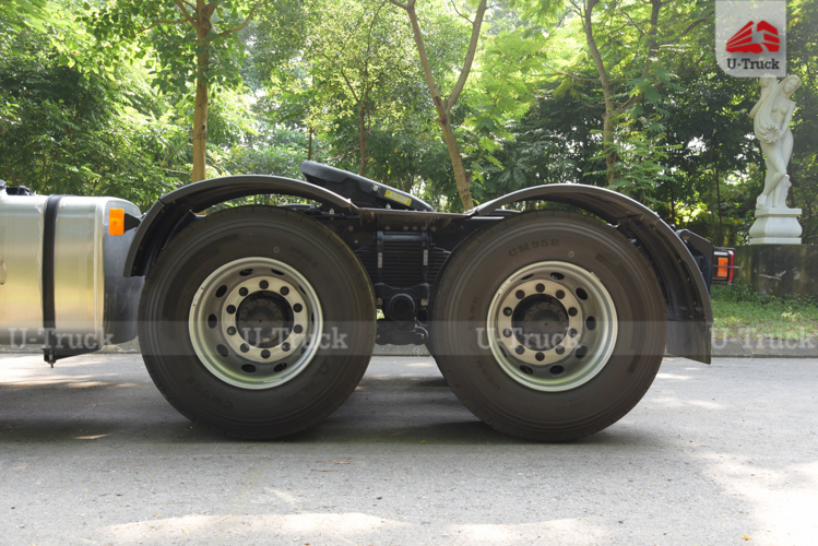 Xe đầu kéo JAC A5 480 cầu láp lốp 12R22.5