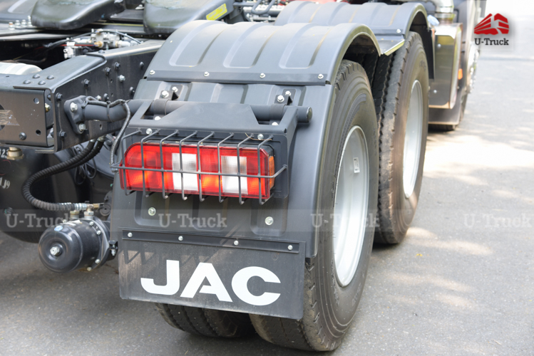 Xe đầu kéo JAC A5 480 cầu láp lốp 12R22.5