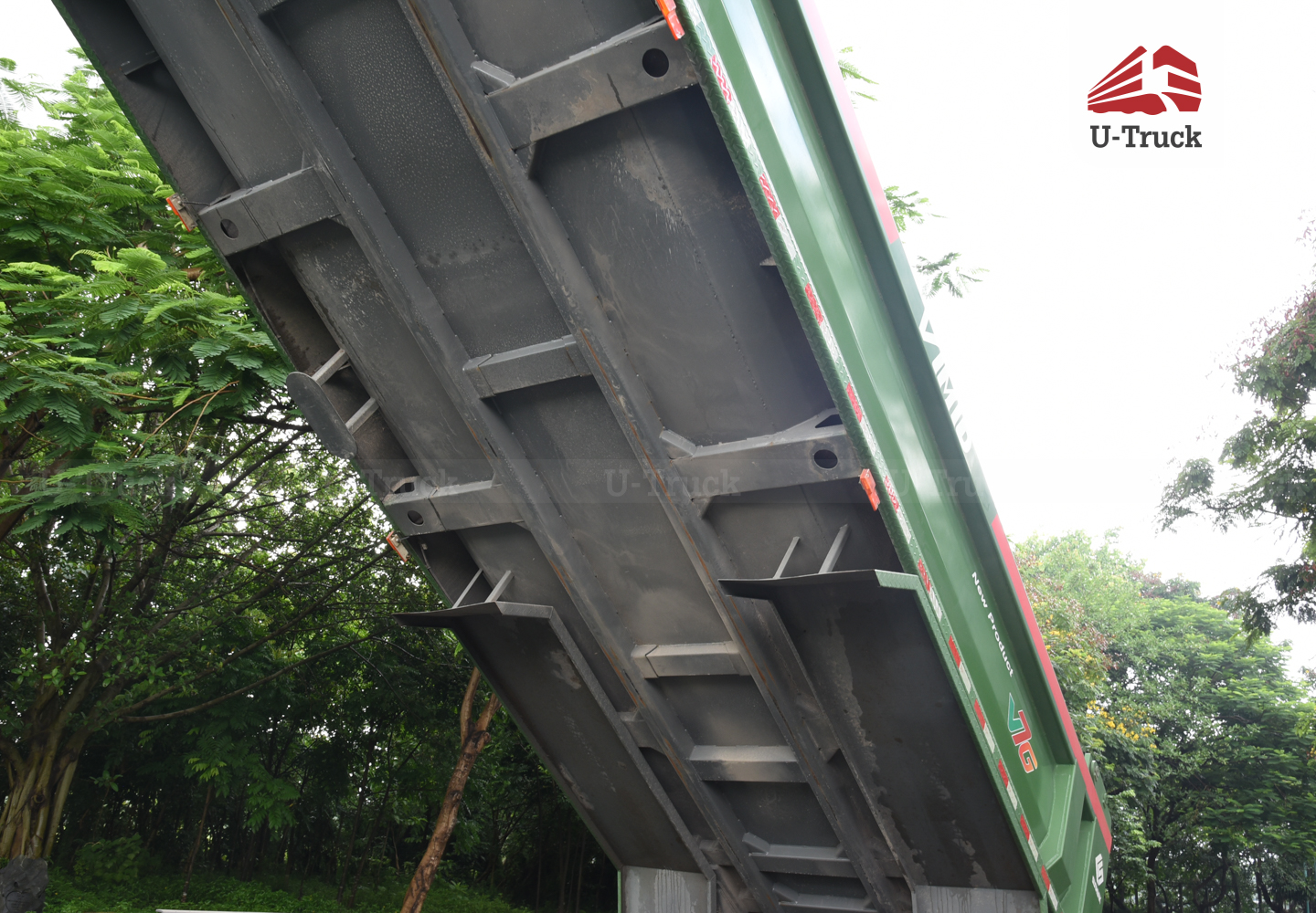 Xe ben HOWO V7G 8×4 thùng đúc