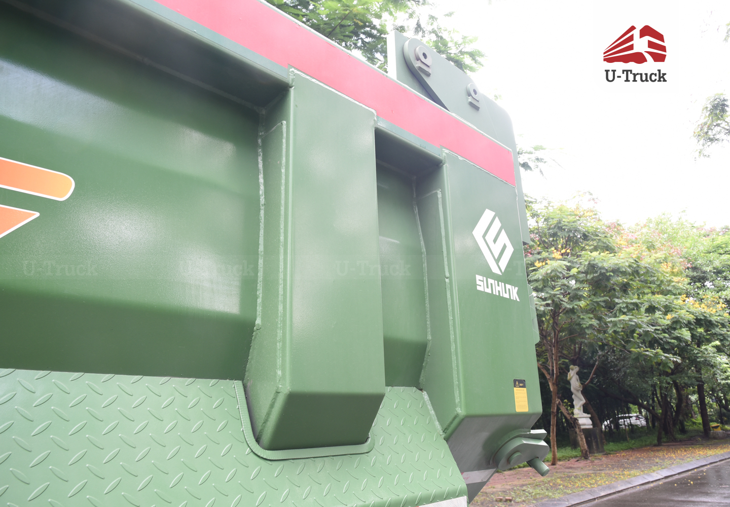 Xe ben HOWO V7G 8×4 thùng đúc