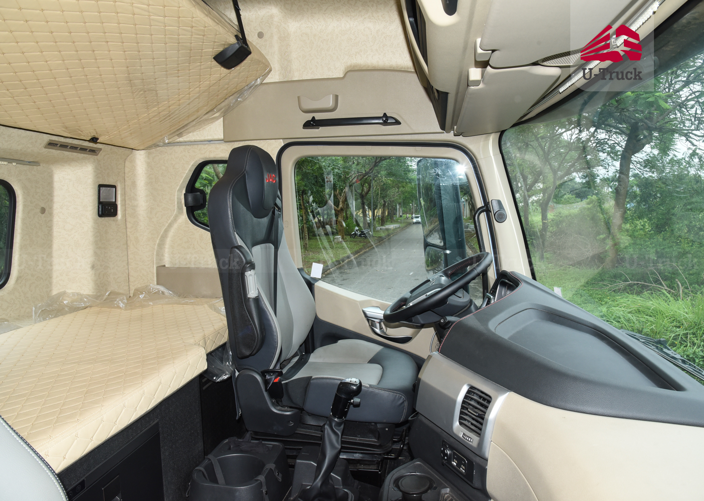 Xe đầu kéo JAC Q7 420 cầu dầu