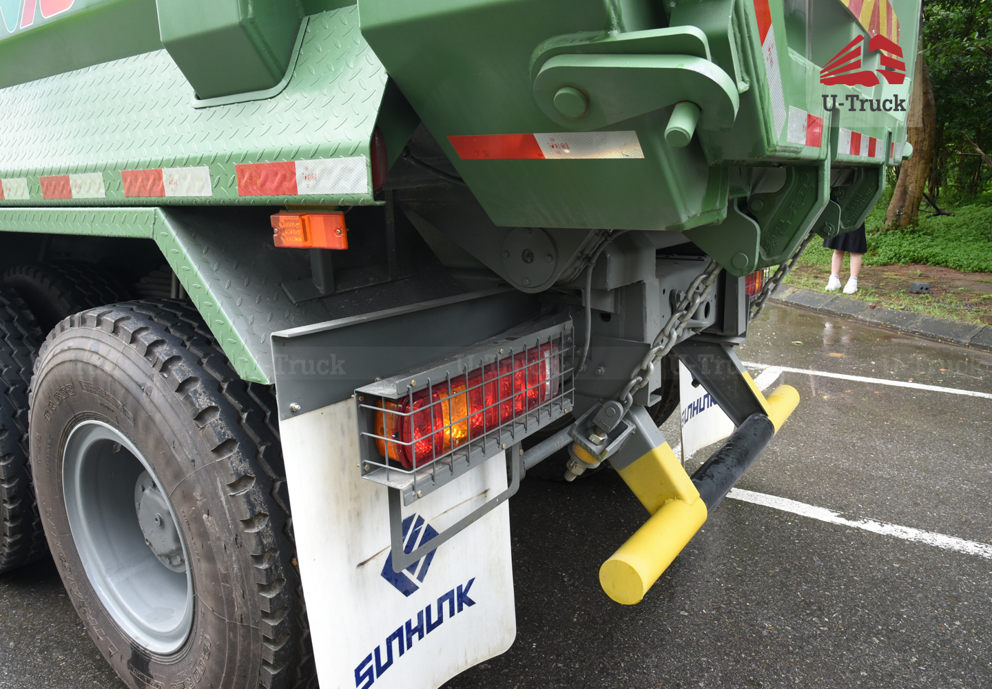 Xe ben HOWO V7G 8×4 thùng đúc