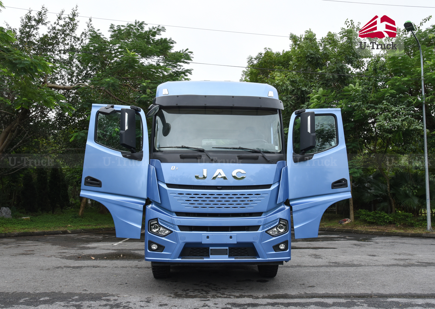 Xe đầu kéo JAC Q7 420 cầu dầu