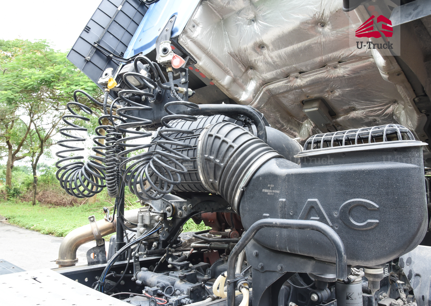 Xe đầu kéo JAC Q7 420 cầu dầu