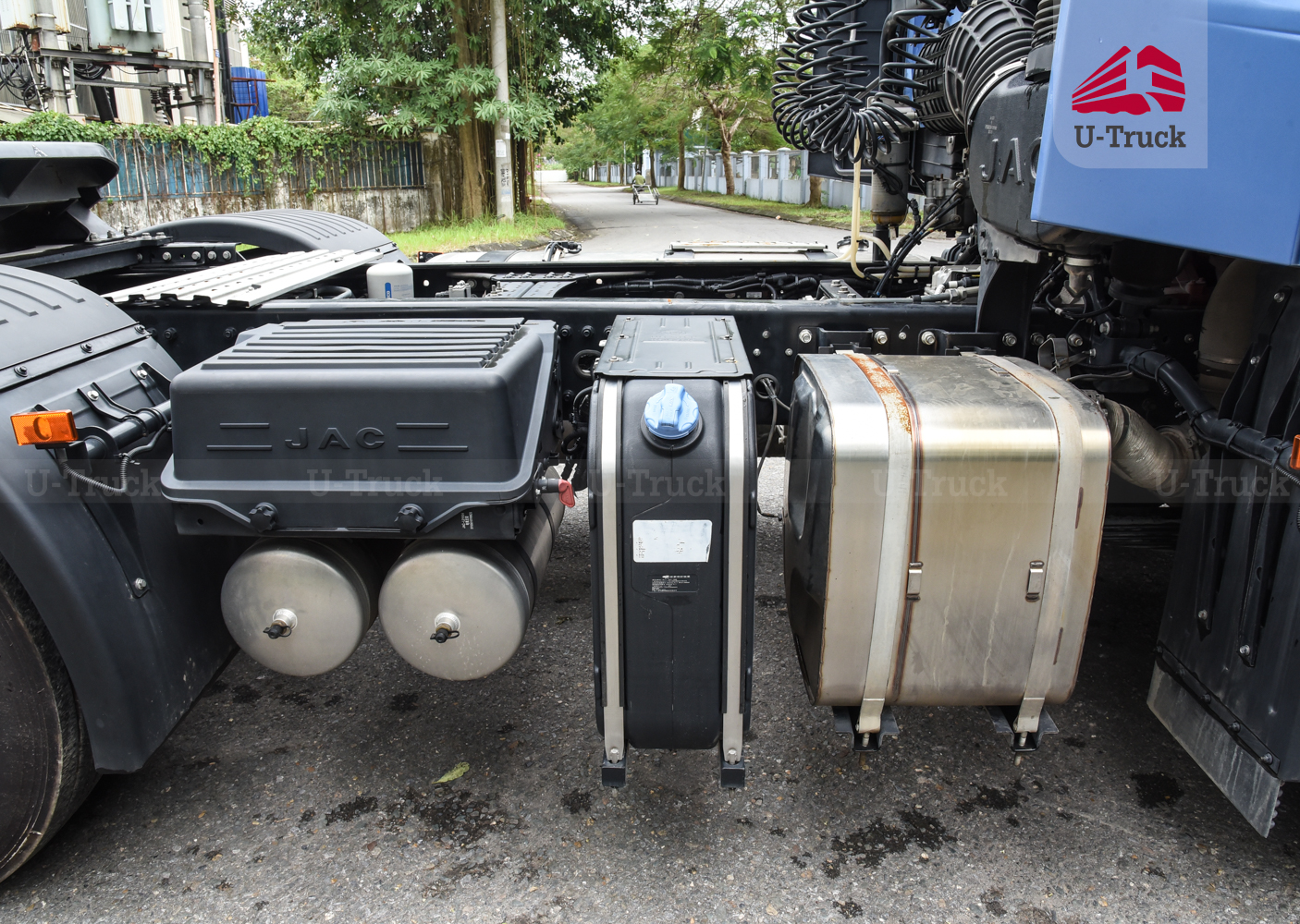 Xe đầu kéo JAC Q7 480 cầu láp số tự động