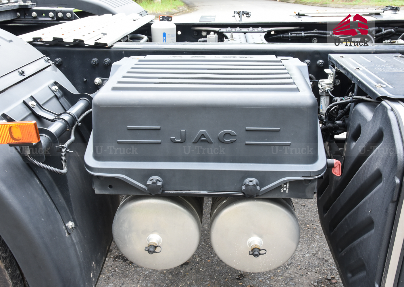 Xe đầu kéo JAC Q7 480 cầu láp số tự động