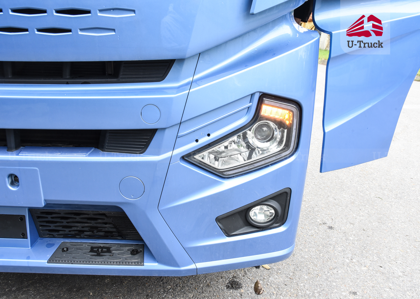 Xe đầu kéo JAC Q7 480 cầu láp số tự động