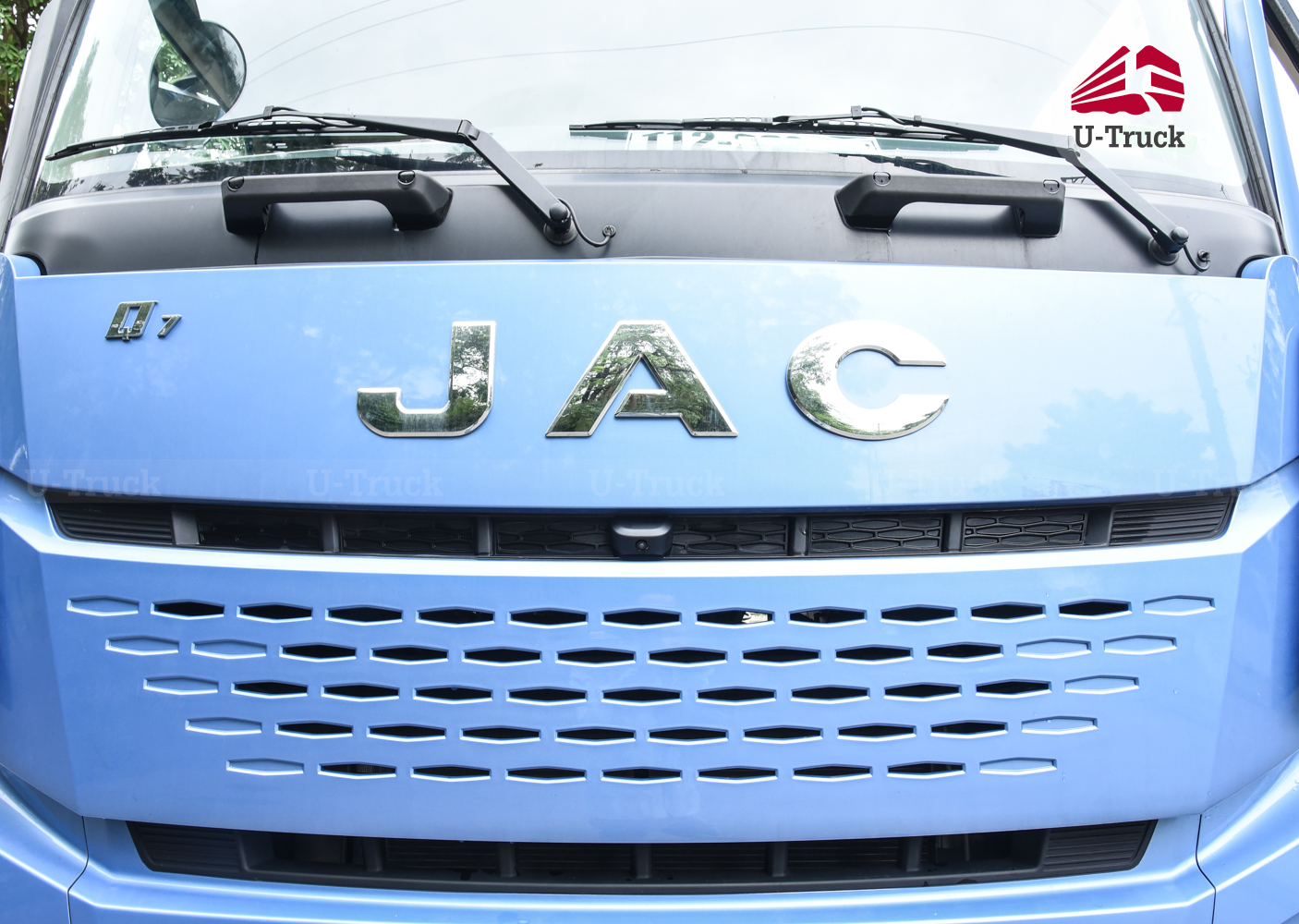 Xe đầu kéo JAC Q7 480 cầu láp số tự động