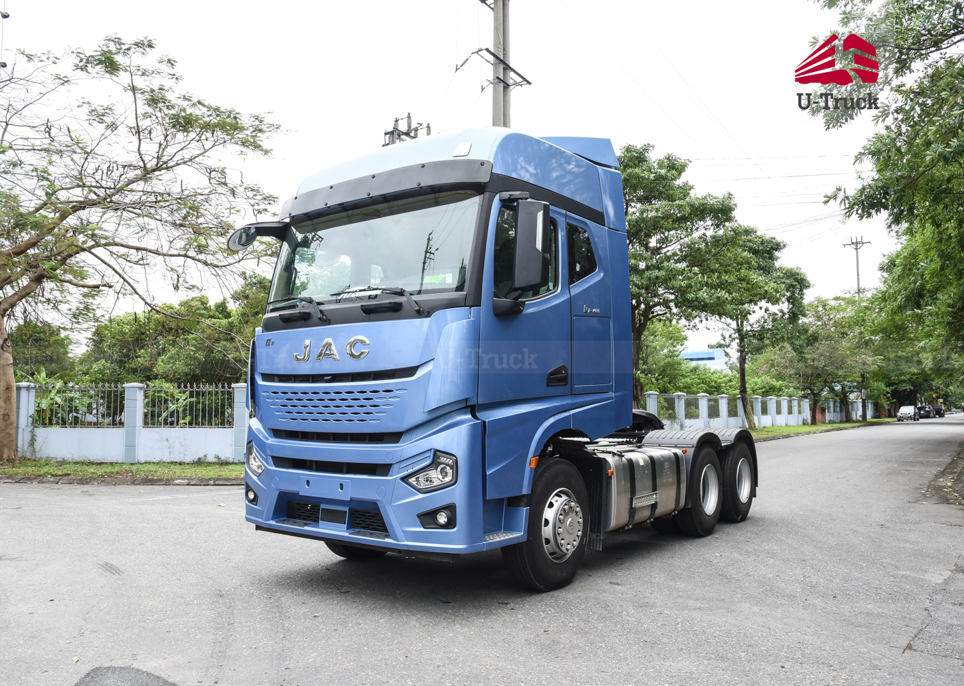 Xe đầu kéo JAC Q7 480 cầu láp số tự động