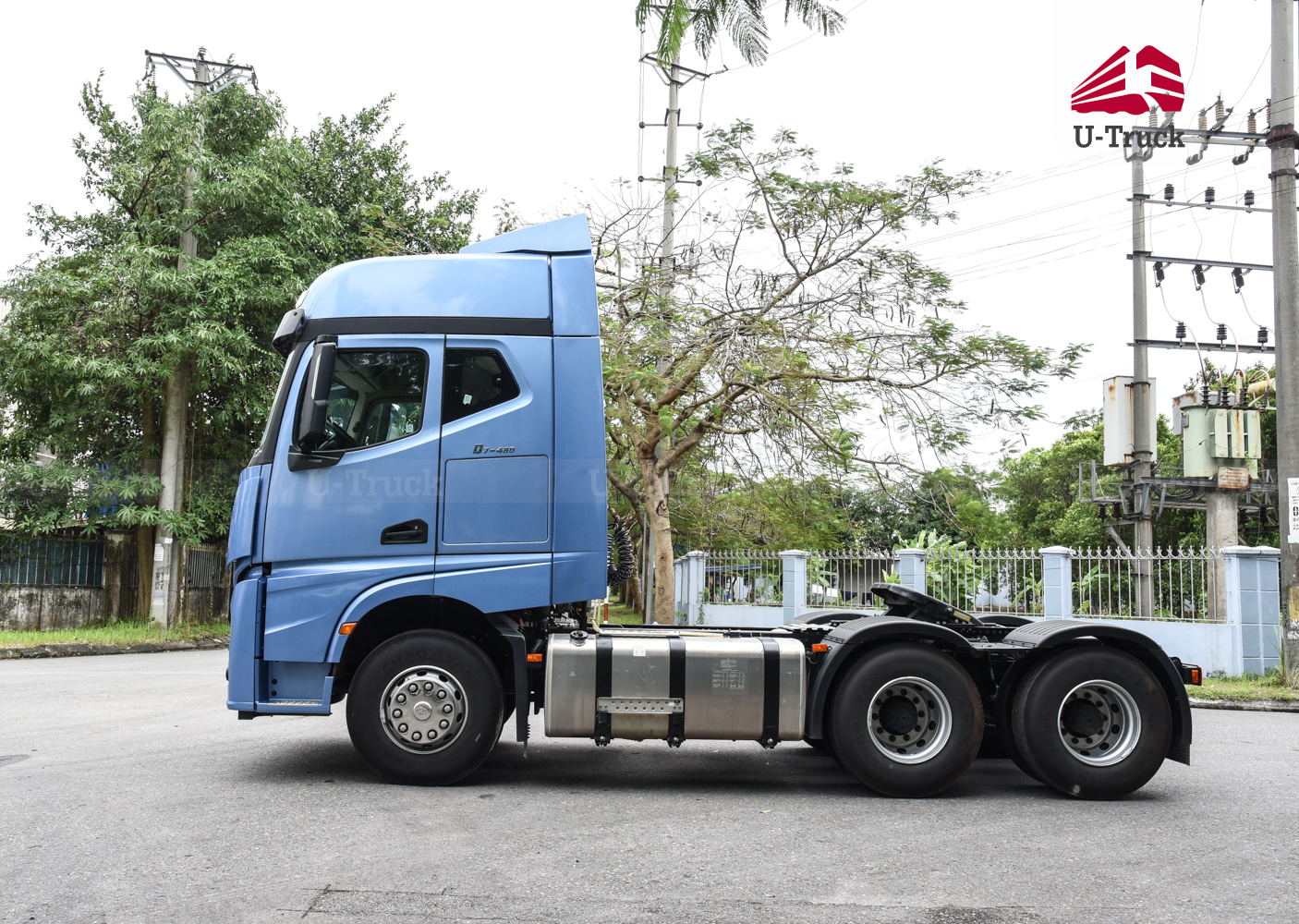 Xe đầu kéo JAC Q7 480 cầu láp số tự động