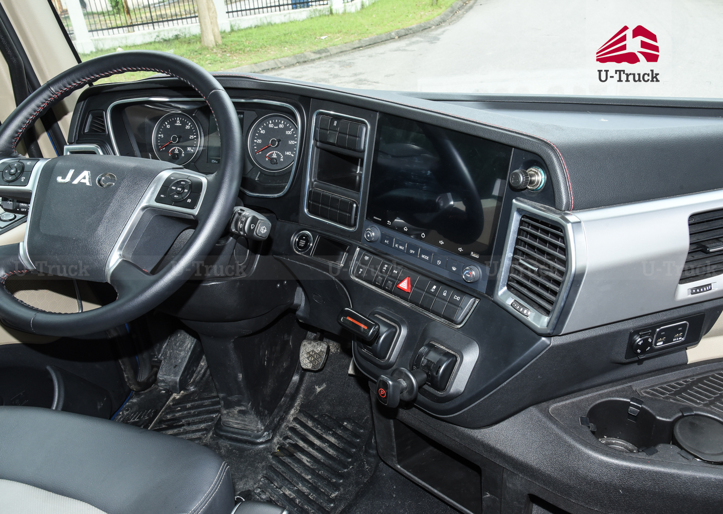 Xe đầu kéo JAC Q7 480 cầu láp số tự động