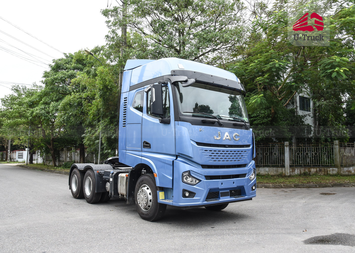 Xe đầu kéo JAC Q7 480 cầu láp số tự động