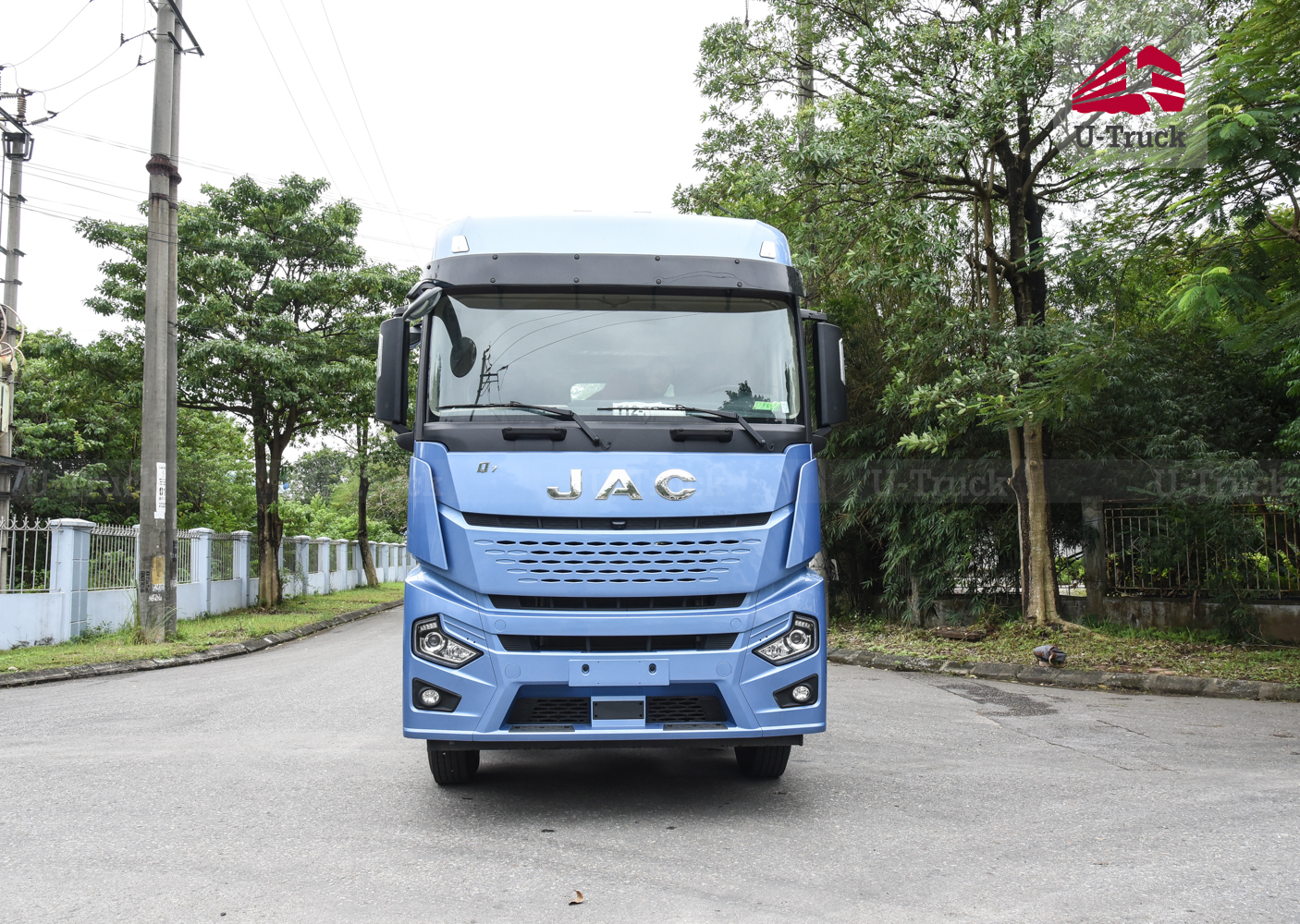 Xe đầu kéo JAC Q7 480 cầu láp số tự động