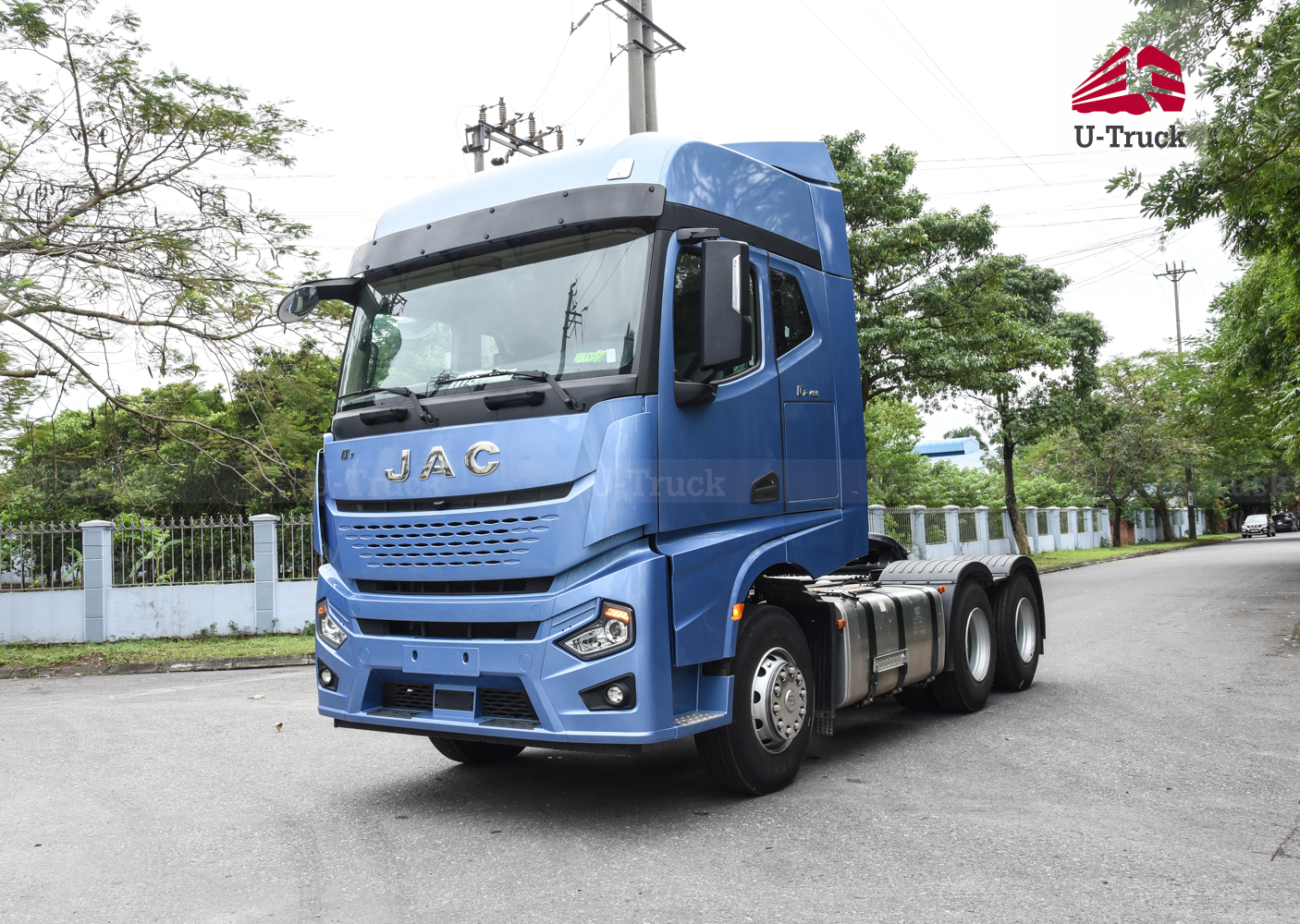 Xe đầu kéo JAC Q7 480 cầu láp số tự động