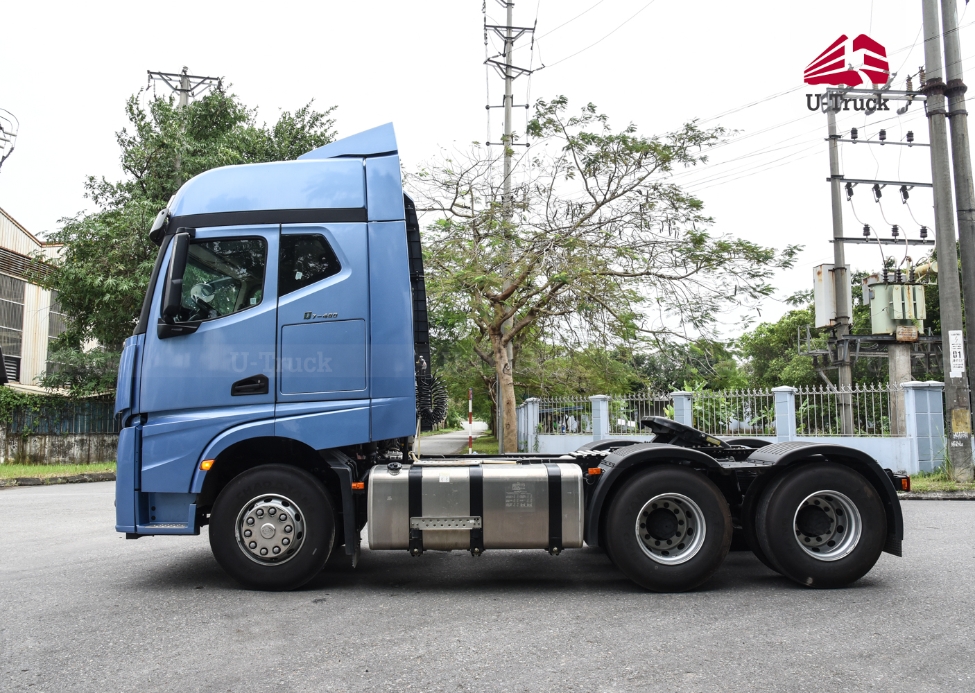 Xe đầu kéo JAC Q7 480 cầu láp số tự động