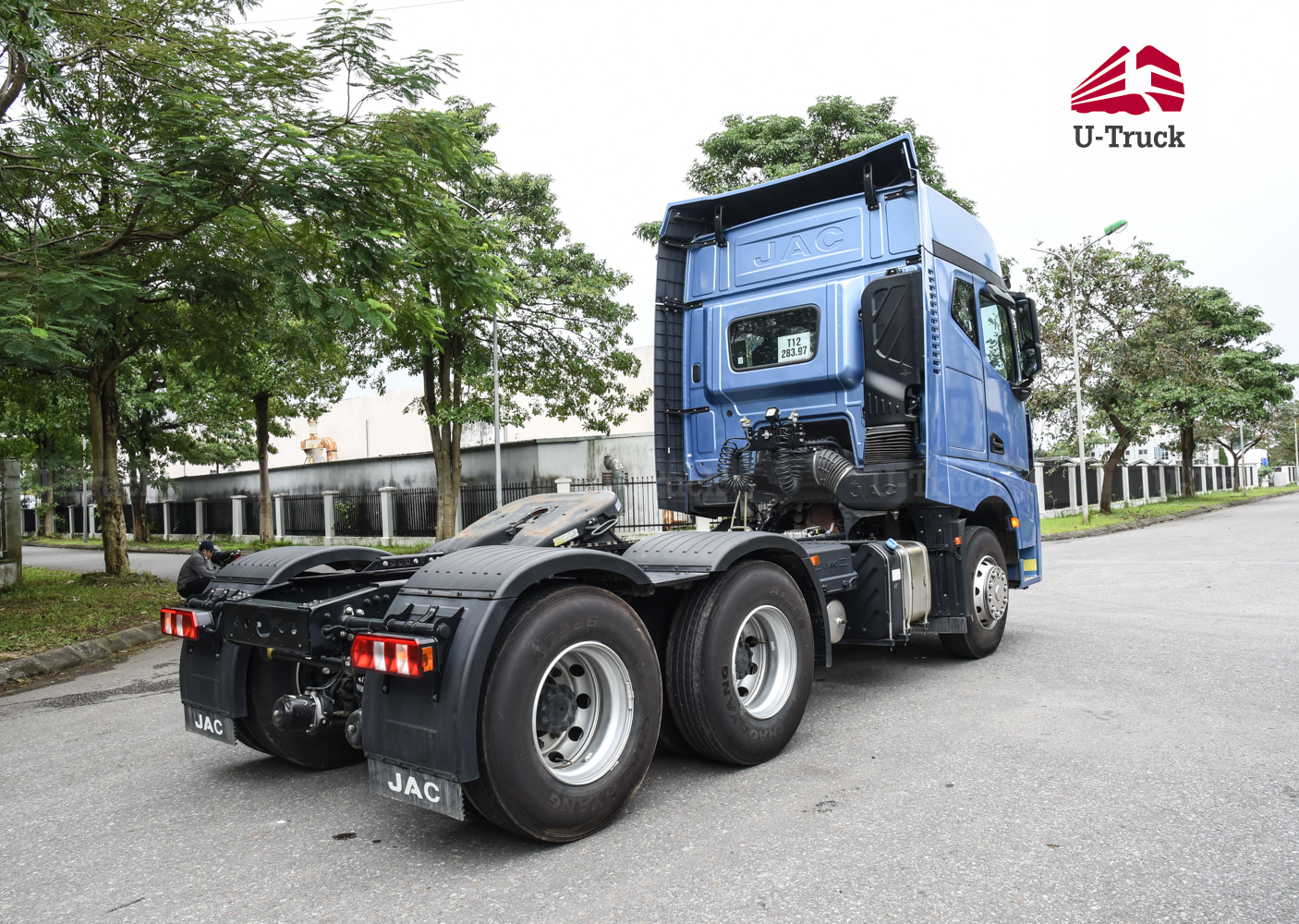 Xe đầu kéo JAC Q7 480 cầu láp số tự động