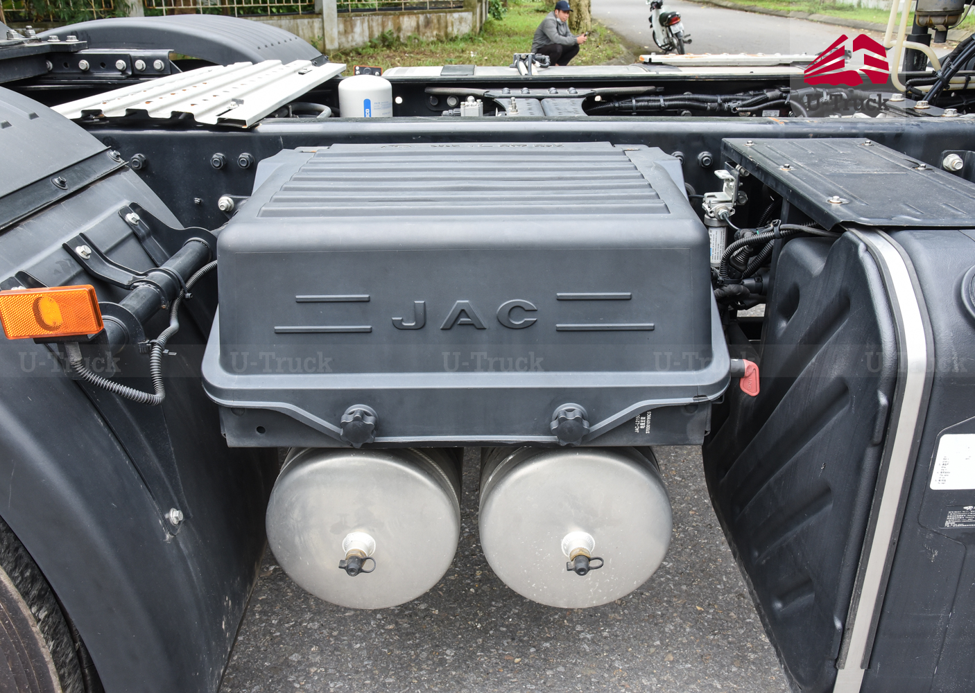 Xe đầu kéo JAC Q7 480 cầu láp số tự động