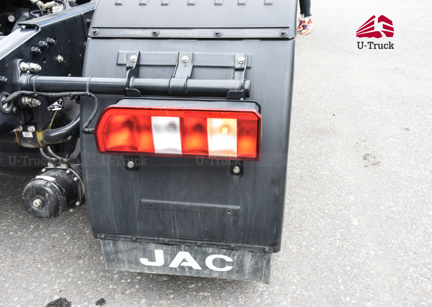 Xe đầu kéo JAC Q7 480 cầu láp số tự động