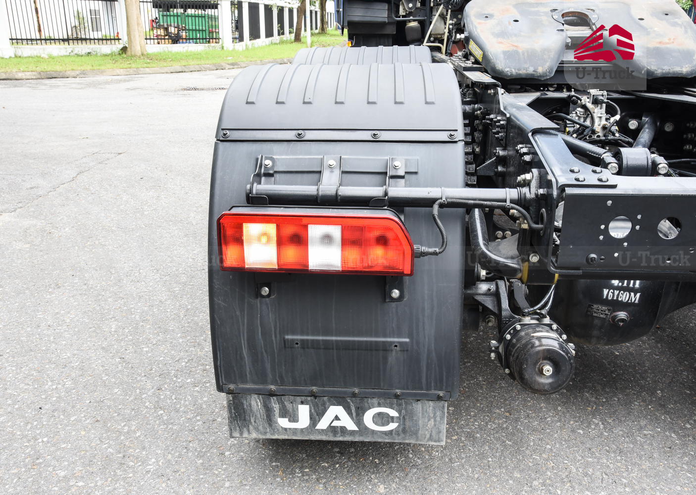 Xe đầu kéo JAC Q7 480 cầu láp số tự động