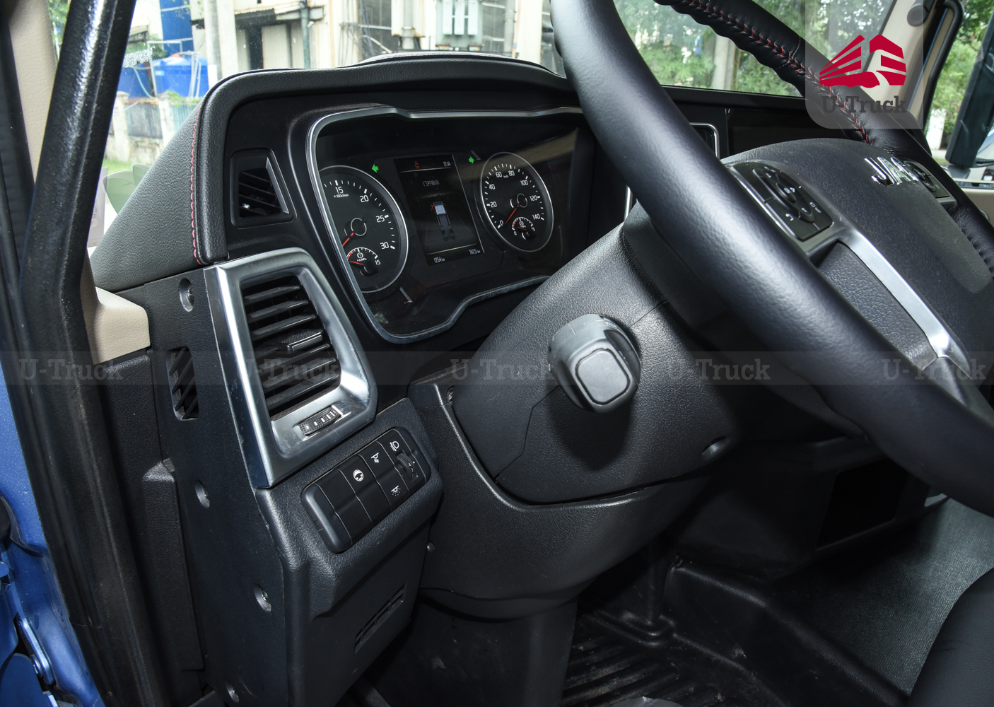 Xe đầu kéo JAC Q7 480 cầu láp số tự động