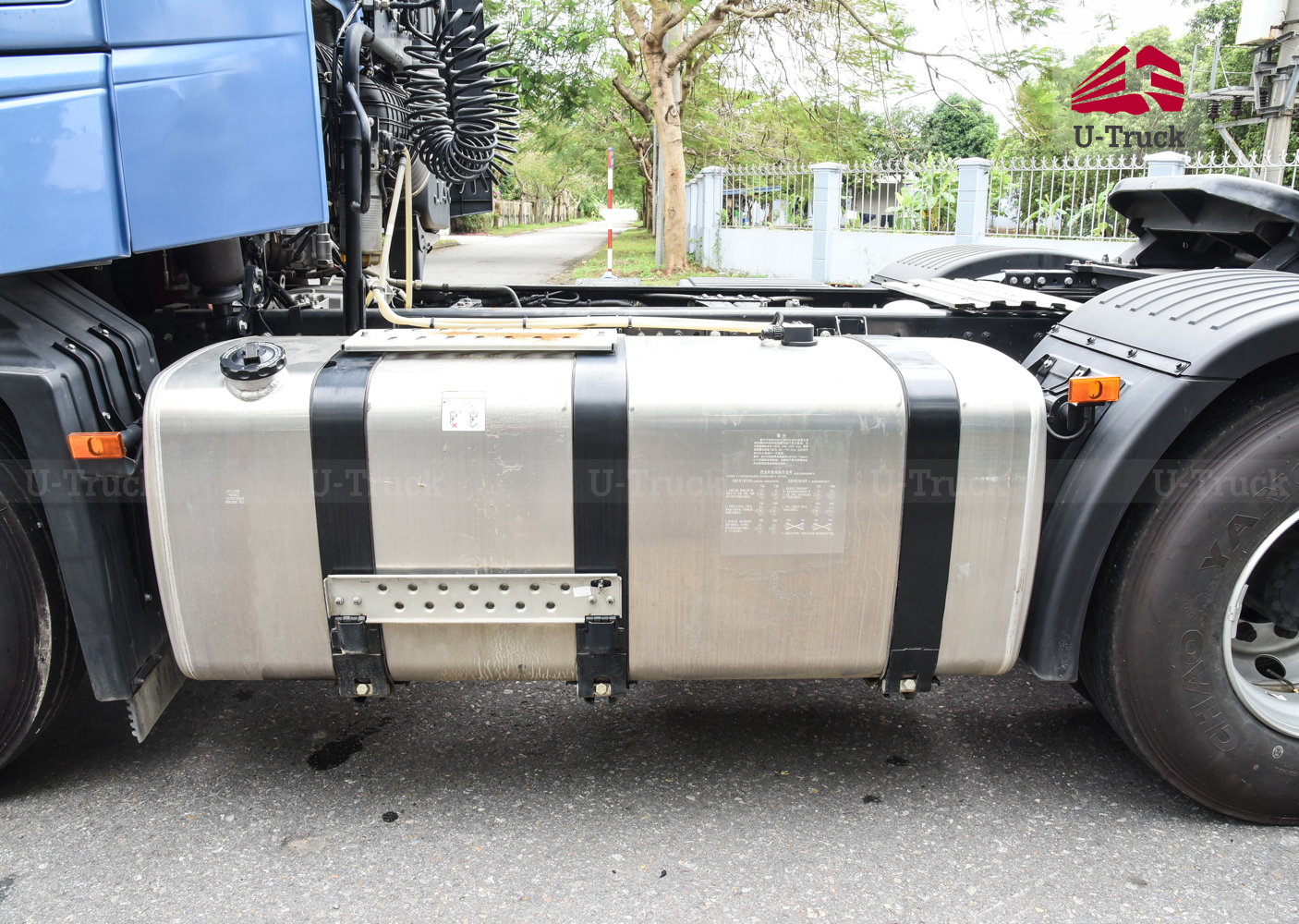 Xe đầu kéo JAC Q7 480 cầu láp số tự động