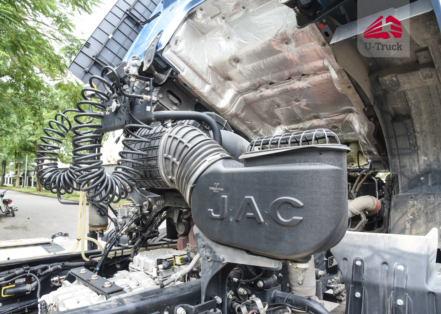 Xe đầu kéo JAC Q7 480 cầu láp số tự động