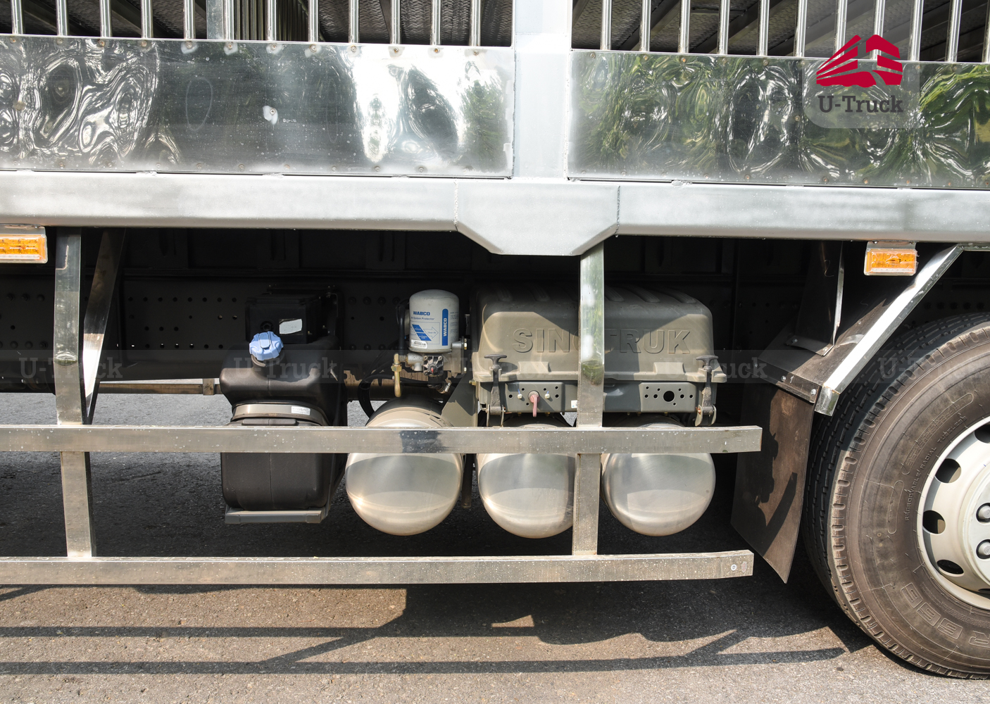 Xe chở gia súc HOWO NX 8×4 9m6