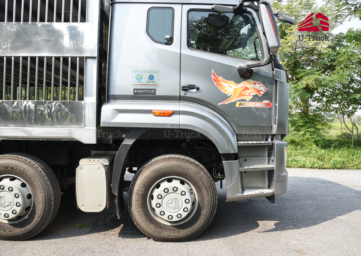 Xe chở gia súc HOWO NX 8×4 9m6