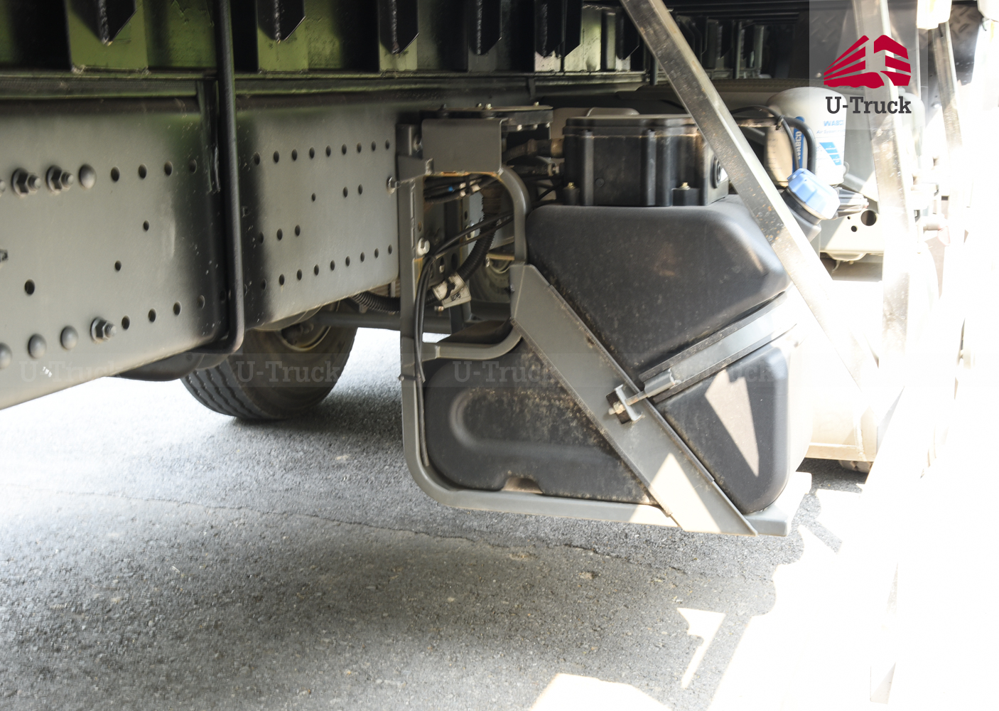 Xe chở gia súc HOWO NX 8×4 9m6