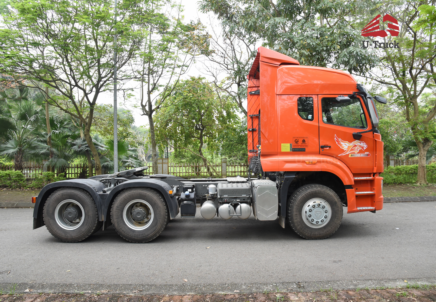 Xe đầu kéo HOWO NX 440 cầu dầu