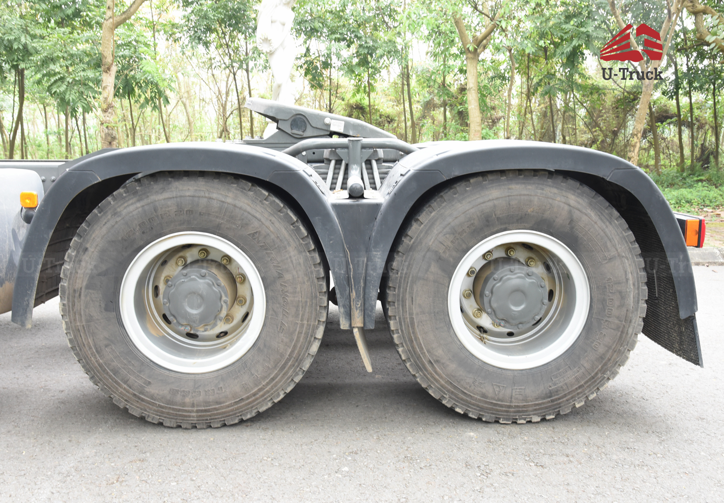 Xe đầu kéo HOWO NX 440 cầu dầu