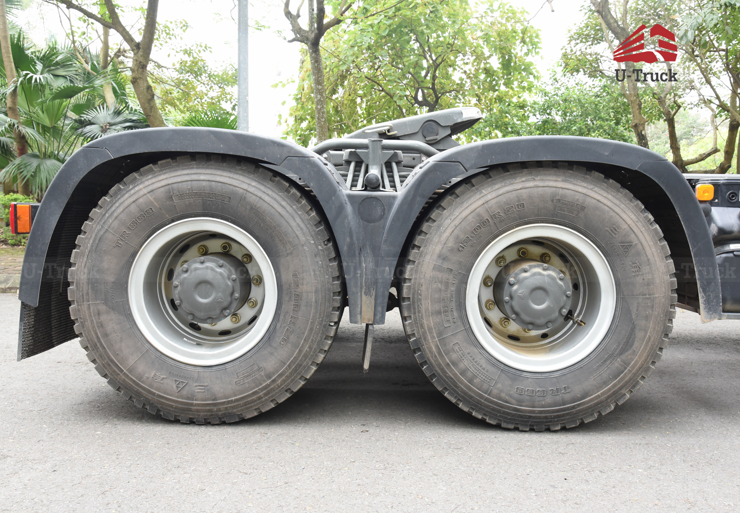 Xe đầu kéo HOWO NX 440 cầu dầu