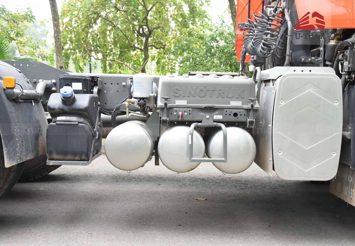 Xe đầu kéo HOWO NX 440 cầu dầu