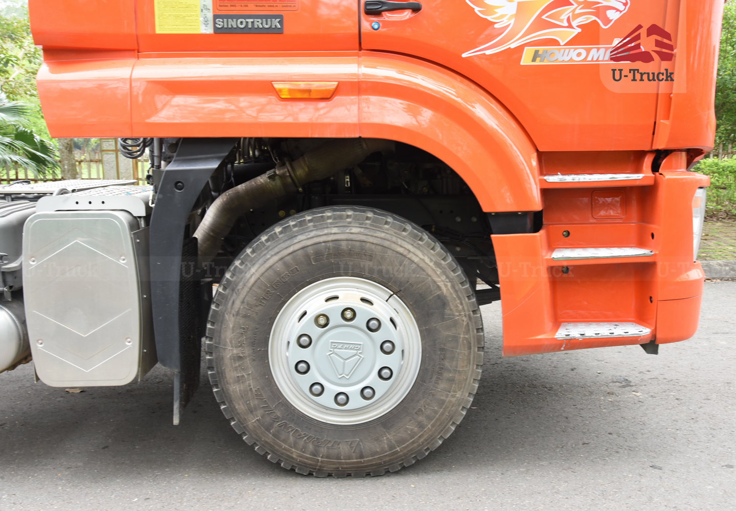 Xe đầu kéo HOWO NX 440 cầu dầu