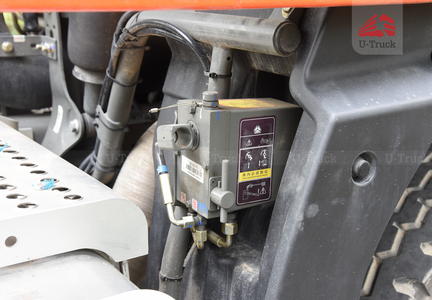 Xe đầu kéo HOWO NX 440 cầu dầu